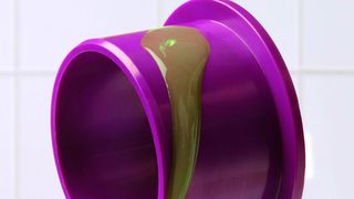 Kunststoff-Gleitlager aus dem neuen Werkstoff „iglidur C210“ von igus GmbH, Köln. Das Lowcost-Chemielager ist schmierfrei, verschleißfest und beständig gegen eine Vielzahl von Säuren, Lösungsmitteln und Wasserstoffperoxid. (Archiv: Vogel Business Media)