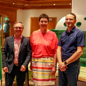 (v.l.) Robert Weiss, Hille Vogel und Raphael Bossek (Estos) luden zum alljährlichen Distributons-Meeting ein.