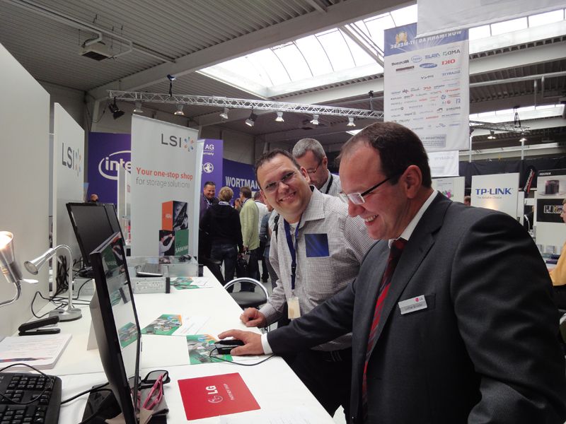 Lothar Brüster, LG, weiß noch nicht, dass sein Kunde gleich als einer der Tagesgewinner ausgerufen wird. (Archiv: Vogel Business Media)