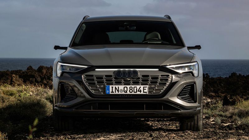 Das Licht kommt zerlegt in 1,3 Millionen Pixel aus digitalen Matrix-Scheinwerfern. (Bild: Audi)