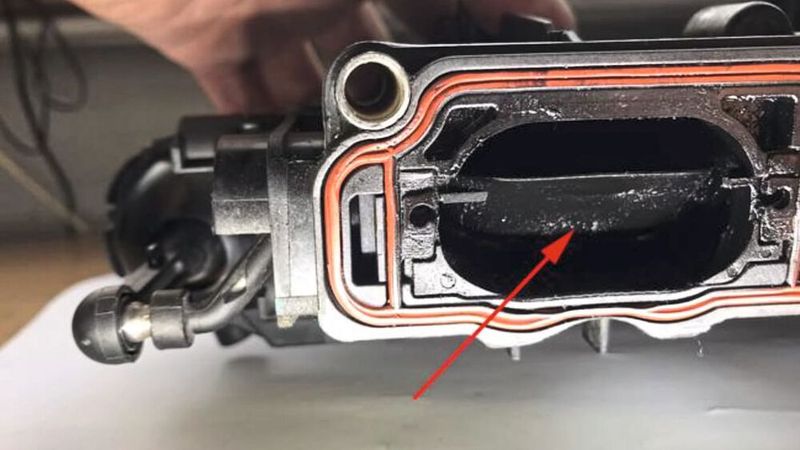 Ein (Alb-) Traum aus Plastik. Und: Zwei dieser Ansaugkrümmer für diverse VW-/Audi-Motoren aus der Zubehör waren, obwohl neu, bereits ab Werk defekt. (Bild:  Wild-Motoren)