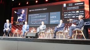 Sprachen mit IFA-Chef Prof. Stefan Reindl (r.) über die Zukunftsstrategien ihrer Marken: (v.l.) Andreas Krause, Director Sales Hyundai Deutschland, Jörg Dzubiella, Direktor Sales & Network Toyota Deutschland, Tim Beltermann, Leiter Markt Deutschland BMW Group und Frank Barwasser, Sprecher der Geschäftsführung Skoda Auto Deutschland. (Bild: Grimm – VCG)