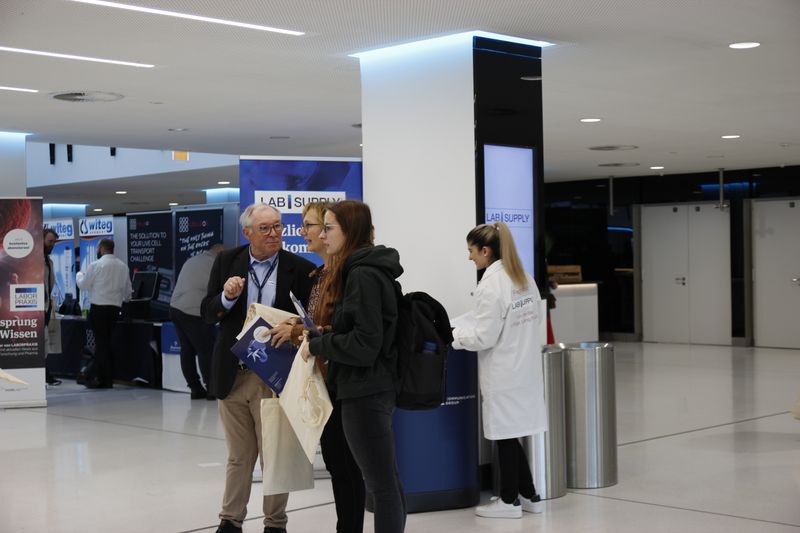    Impressionen der LAB-SUPPLY Münster 2022.    Mehr Infos zu den kommenden LAB-SUPPLY-Messen finden Sie auf www.lab-supply.info.  (LABORPRAXIS, Ottleben)