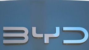 In China tobt in Sachen Elektroautos ein harter Preiskampf. Die Hauptwaffe, die man nutzt, sind Rabatte. Und mit Blick auf seine Konkurrenten Geely und Xiaomi bleibt BYD offensichtlich einmal mehr auf der Strecke ... (Bild: BYD)