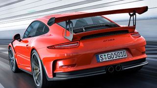 Die Heckschürze des Porsche 911 GT3 RS besteht aus PUR-Elastomer mit 3M Glashohlkugeln als Füllstoff. (Porsche)