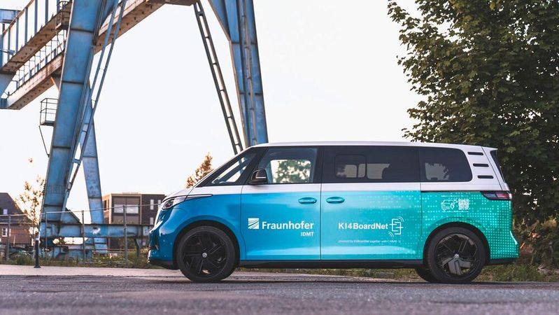 Das Fraunhofer-Institut forscht mit Mikrofon-Einbauten.(Bild:  Fraunhofer IDMT/Leona Hofmann)