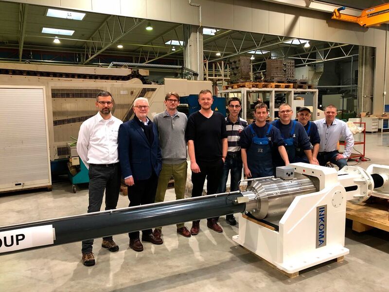 Das Projektteam der Inkoma Maschinenbau GmbH entwickelte den Antrieb für die vertikale Bewegung (Elevation) des Parabolspiegels. Er hat eine Gesamtlänge von ca. 6500 mm und ein Gewicht von ca. 3 t.  (Inkoma)