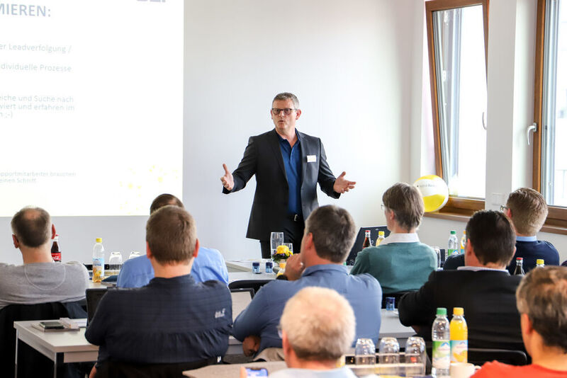 SEP-Vertriebschef Jan Trinkl erläutert das neue Partnerprogramm. (SEP AG)
