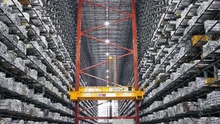 Das Wabenregallager Honeycomb der Fehr Lagerlogistik AG arbeitet nach dem Wechselkassetten-Prinzip. Logistikcenter können dadurch automatisch betrieben und vollständig vernetzt werden. Bild: Fehr Lagerlogistik (Archiv: Vogel Business Media)