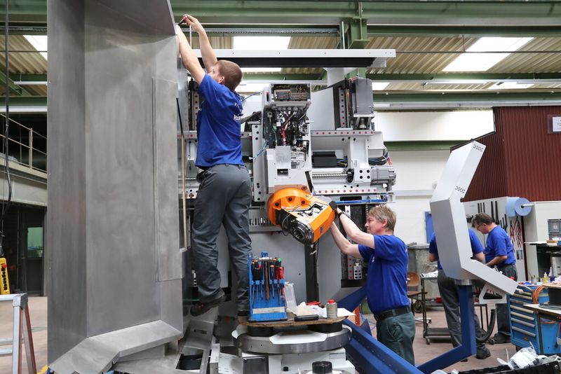 Hausausstellung bei Reiden Technik: Montage der Reiden-Maschinen. (Matthias Böhm)