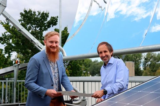 Projektleiter Lutz Meyer (rechts) und der wissenschaftliche Mitarbeiter Torben Salm (links).(Bild:  Hochschule Hannover)