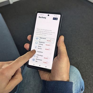 Mit einem digitalen Check-in kann der Kunde den Werkstattauftrag von zu Hause aus bestätigen und Zusatzleistungen buchen. (Bild: Rosenow – VCG)