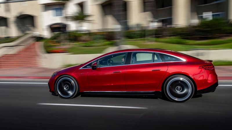 An die Proportionen des EQS wird man sich erst noch gewöhnen müssen. (Mercedes-Benz)