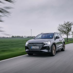 Das vorläufige Topmodell der Baureihe heißt Q4 50 e-tron quattro.(Bild:  Audi)