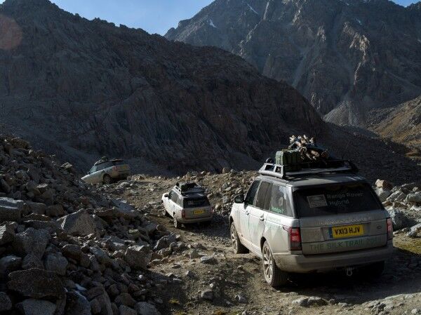 Eine Testfahrt der besonderen Art: drei Range Rover Hybrid auf dem Weg nach Asien (Land Rover)