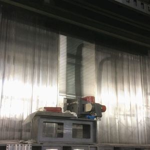 Für  eine  fünfachsige  CNC -­Hochgeschwindigkeits-­Fräsmaschine  zur  Bearbeitung  von  
Flugzeugteilen  lieferte  HEMA  ZHAO  in  China  eine  speziell  konstruierte überdimensionale Rückwandabdeckung.