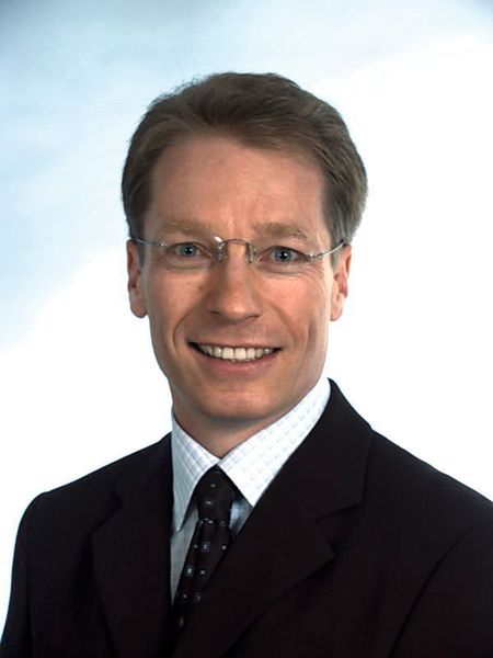 ”In our view, level measurement creates major challenges for users. Harsh operating environments, difficult conditions in which to take measurements and to some extent problematic materials under measurement mean that users require high-precision instrumentation that meets specific needs. In 2011, Siemens introduced the non-contact, plug & play Sitrans LR560 which operates at 78 GHz and delivers outstanding results with bulk solids. The new SIL2-compliant Sitrans LR250 version with encapsulated (PVDF) antenna is ideal for liquid measurement in the chemical industry. Naturally, as we move into 2012 and especially with an eye on Achema, we are working on other innovative, user-friendly level measurement technology.”Dr. Jürgen Spitzer, Head of Process Instrumentation at the Siemens Industry Automation Division (Picture: Siemens)