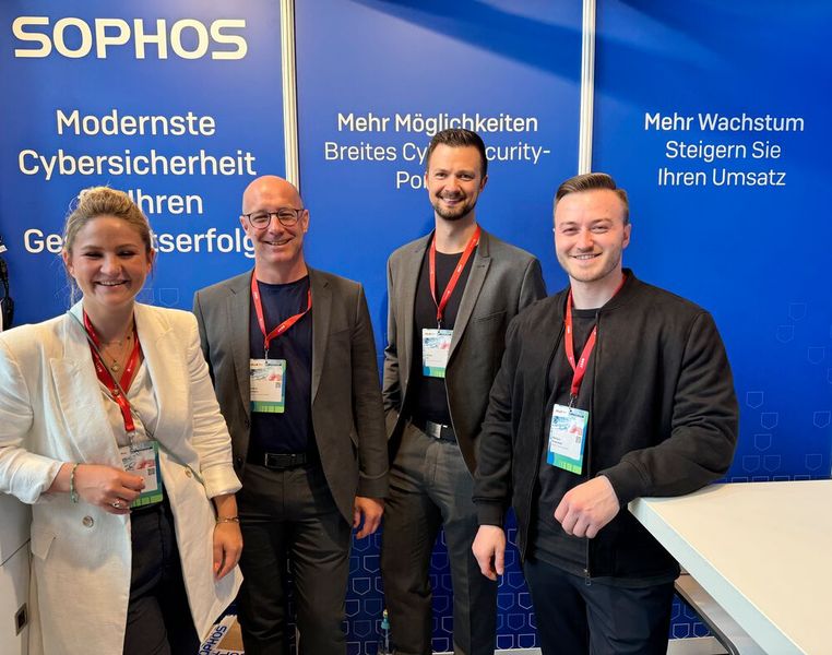 Das Sophos-Team mit Ann-Kathrin Jacobs, André Schorn, Stefan Liß und Merhim Sinanoski (Bild: Vogel IT-Medien GmbH)
