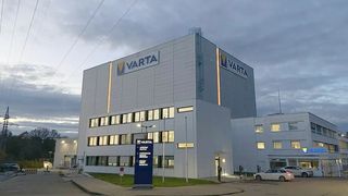 Seit gut einer Woche ist der Batteriehersteller Varta insolvent. Eine gute Nachricht kann aber schon verkündet werden: Es gibt wohl reges Interesse von Investoren! Allerdings bleiben auch einige Fragen in puncto Zukunft von Varta ungeklärt ... (Bild: Varta)