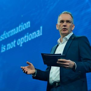 „Wir wollen herausschälen, was wirklich funktioniert und den meisten Nutzen bringt“, sagt Endress + Hauser CEO Peter Selders. „Kein Unternehmen kann die aktuellen Herausforderungen allein bewältigen. Nur durch offenen Dialog und vertrauensvolle Partnerschaften können wir die vorhandene Komplexität meistern und positive Veränderungen beschleunigen. Das Global Forum ist die Plattform, um Ideen auszutauschen, Innovationen anzustoßen und von der Vision zur Umsetzung zu gelangen.“  (Bild:  Marc Gilgen / E+H)