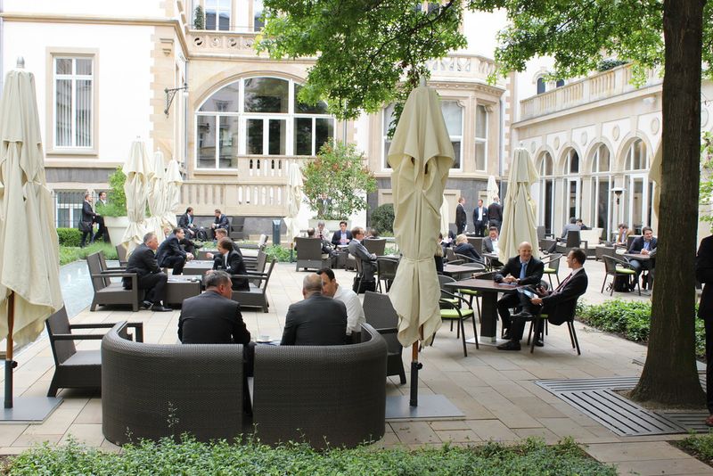 Auch der Innenhof der Villa Kennedy wurde für Vier-Augen-Gespräche genutzt.  (Bild: IT-BUSINESS)