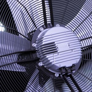 In der Praxis haben sich unter anderem Ventilatoren als potenzialreich in Sachen Energieeffizienz erwiesen.
