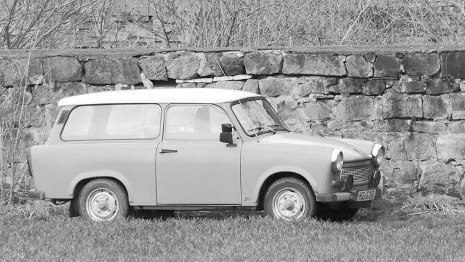 War der Kofferraum bei der 601-Limousine für einen Kleinwagen mit 420 Liter schon ungewöhnlich groß, brachte es der Typ Kombi auf beeindruckende 1.400 Liter bei umgeklappter Rückbank. Er erschien erstmals 1965. Insgesamt wurden zwischen November 1957 (Nullserie P50) und April 1991 in Zwickau 3.096.099 Trabant gebaut. (Bild: gemeinfrei)