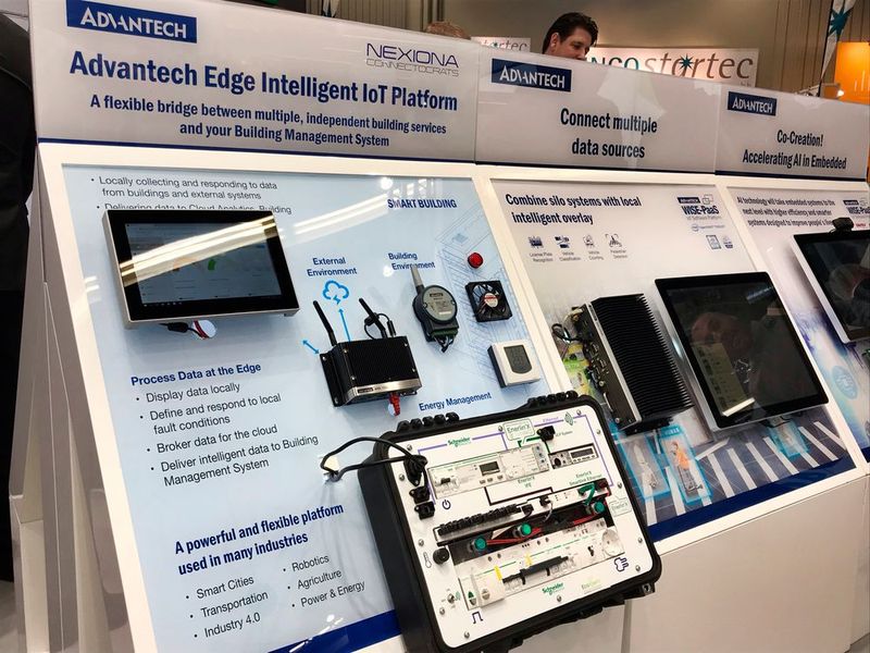  Advantech  Am Stand von Advantech konnte man das IoT Embedded Gateway ARK-1124C kennenlernen. Auf Basis eines Intel Celeron N3350 Dual Core SoC verspricht das Gateway, leistungsstark und robust zugleich zu sein, um gerade im industriellen Einsatz durch Haltbarkeit und Zuverlässigkeit zu überzeugen.  Mehr Informationen unter  www.advantech.com   (Bild: Vogel Communications Group)