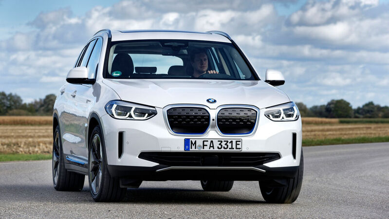 Mit dem iX3 hat BMW im vergangenen Jahr sein erstes Elektro-SUV auf den Markt gebracht.