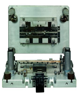 Bild 1: Hochleistungskontaktstanzwerkzeug (Bild: Fischer Elektronik)