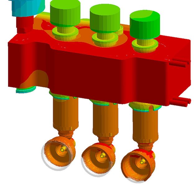Das Bild zeigt die Temperaturverteilung im Heißkanal und in den Bauteilen während des Füllvorgangs mit Sigmasoft. (Bild: Sigmasoft)