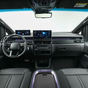 Die verwendeten Kunststoffe sind gut verarbeitet, strahlen aber noch einen leicht nutzfahrzeuglichen Restcharme aus.(Bild:  Hyundai)