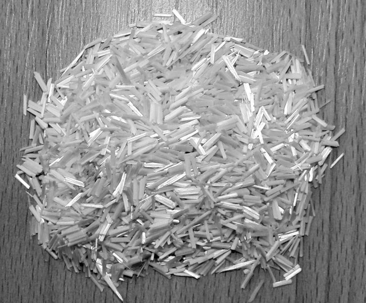 16-mm rieselfähige Glasfaser vom Roving geschnitten. (Bild: SKZ)