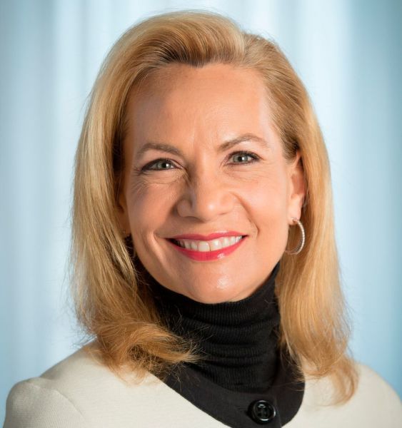 Lori Ryerkerk wird ab 1. Mai 2019 neue CEO bei Celanese. Unsere Bildergalerie „In aller Kürze: Personalmeldungen aus der Prozessindustrie“ zeigt Ihnen kompakt die personellen Veränderungen in den Chefetagen der deutschen Prozess- und Chemieindustrie. Den jeweiligen passenden Beitrag finden Sie hier. (Bild: Celanese)