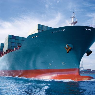 Insbesondere für große Motoren in der Schifffahrt bieten zukünftige Kraftstoffe wie Ammoniak-Wasserstoff-Gemische eine nachhaltige Alternative zum Betrieb mit Kohlenstoff. Genaue Messungen des Verbrennungsdrucks sind unerlässlich, um eine effiziente und stabile Motorleistung zu gewährleisten. (Bild: Kistler Gruppe)