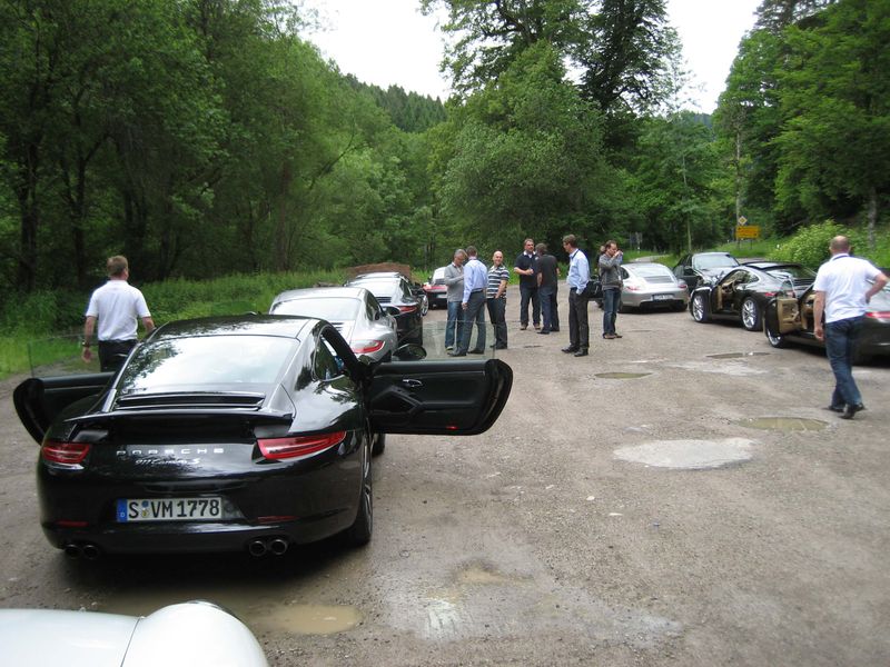 Kurze Pausen boten die Gelegenheit zum Füße vertreten und Kontakte knüpfen. (Archiv: Vogel Business Media)