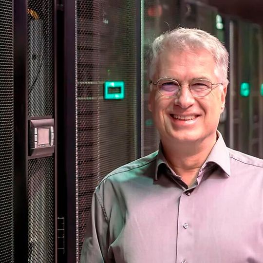 Stefan Brock, der Leiter des neugegründeten AI Center of Excellence von HPE, sieht in der Initiative den Türöffner für Unternehmen, mit Hilfe von generativer KI nachhaltige Wettbewerbsvorteile zu erzielen.(Bild:  Hewlett Packard Enterprise)