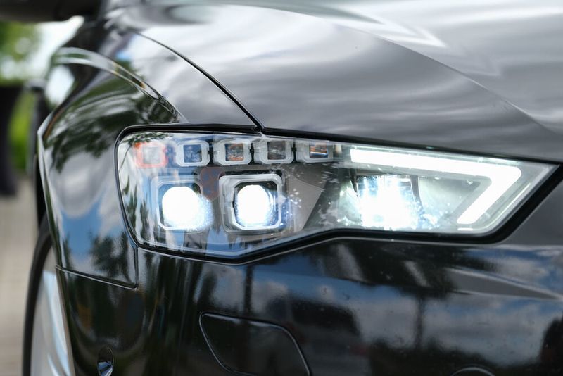 Osram Continental zeigte in Hannover einen Frontscheinwerfer mit 4.096-Pixel-Abblendlicht und fünf Laser-Modulen für das Fernlicht. (Marcus Prell/Continental)
