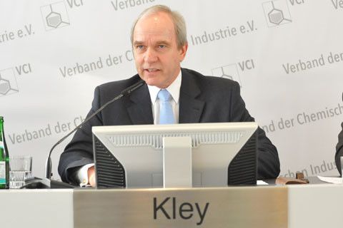 VCI-Präsidenet Kley: Wettbewerbsfähigkeit der Industie muss auf der politischen Agenda ganz oben stehen. (Bild: VCI/Fuest)