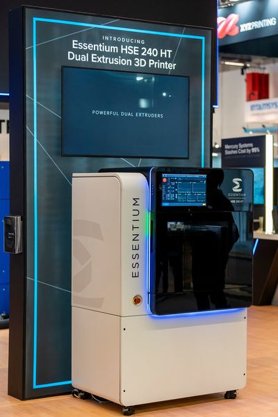 Für multimaterielle oder mehrfarbige Objekte: Essentium präsentierte im Rahmen der Messe seinen neuen Dual Extruder HSE 240 HT für Hochtemperatur-Anwendungen. (S. Human/VCG)