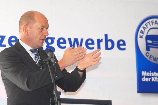 Dem schloss sich Reinhold Dellmann, Minister für Infrastruktur und Raumordnung des Landes Brandenburg, eindeutig an. (Archiv: Vogel Business Media)