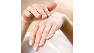 Zukünftige mikrobiotische Kosmetikrohstoffe sollen die Haut besser schützen. (Evonik)