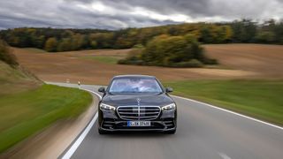 Unter anderem die S-Klasse aus dem Produktionszeitraum Februar 2021 bis April 2023 ist von der Maßnahme betroffen. (Bild: Mercedes-Benz)