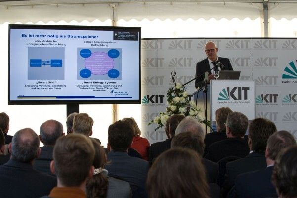 Prof. Roland Dittmeyer: Projektleiter Energy Lab 2.0 und Leiter des KIT-Instituts für Mikroverfahrenstechnik (IMVT) (Bild: Patrick Langer, KIT)