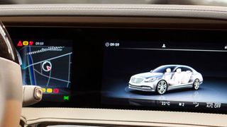 Seit Jahren ist vor allem das Thema Safety im Fokus der Entwicklungsarbeit, wodurch auch die Zahl der Fahrerassistenzsysteme rasant angewachsen ist. (P3)