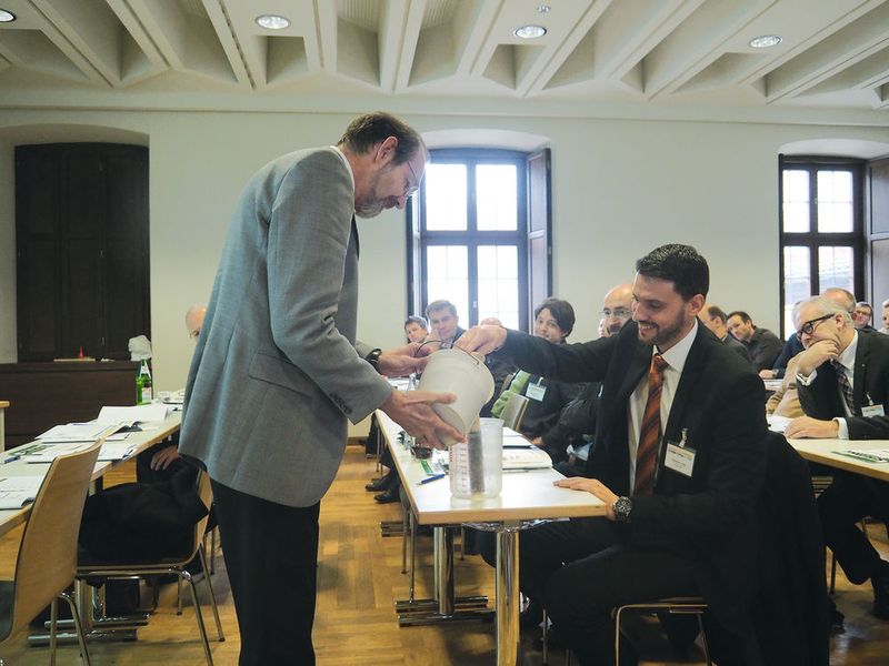 Bei der Verarbeitung von Schüttgut gilt es auch immer die Historie zu beachten, wie dieser Versuch eindrucksvoll zeigte.  (Bild: Mühlenkamp)