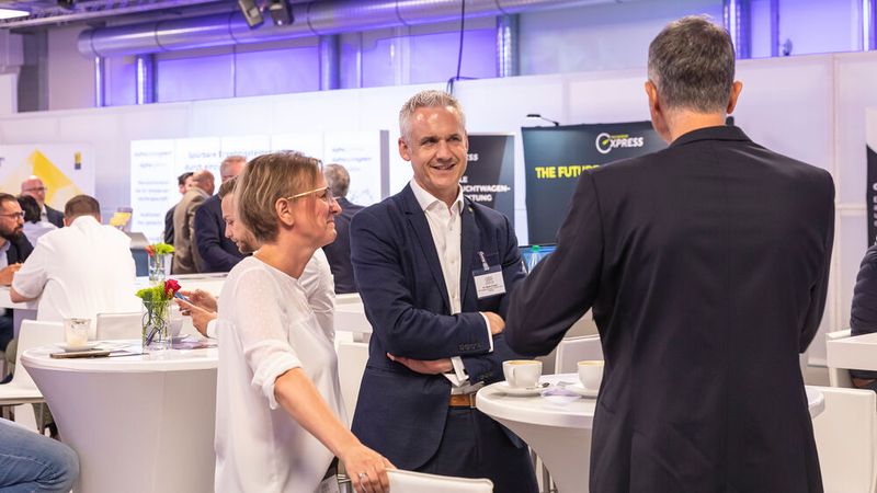 Uta Heller und Dr. Martin Endlein von der DAT freuten sich über zusätzliche Impulse für den nächsten DAT-Report. (Bild: Stefan Bausewein)