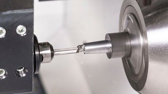 Le nouvel outil de tournage PICCOINDEX est une solution économique pour l’usinage intérieur de précision de petites pièces.(Source :  ISCAR)