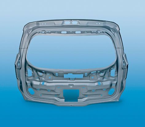 Durch die Kombination von zwei Blechzuschnitten in den Dicken 0,75 mm und 1,5 mm konnte Salzgitter bei diesem Heckklappen-Innenblech 14 % des Gewichts im Vergleich zu einer herkömmlichen Monoplatine sparen. (Bild: Salzgitter)