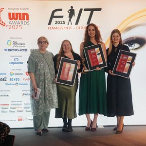 Die Gewinnerinnen aus dem Bereich »Women in eGovernment« | Kategorie » Young Leader«. Sarah Rachut (Silber), Lisanne Karee (Gold) und Merle Schmidt (Platin).(Bild:  Manuel Emme Fotografie)